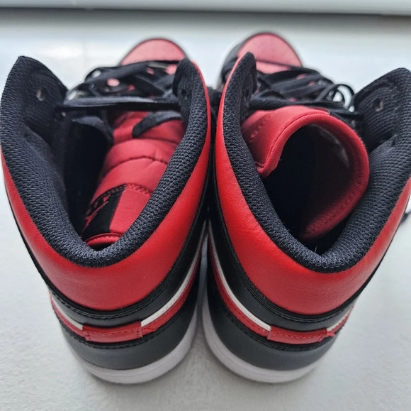 Air Jordan's Men's Size 11 Red and Black - Picture 7 of 8